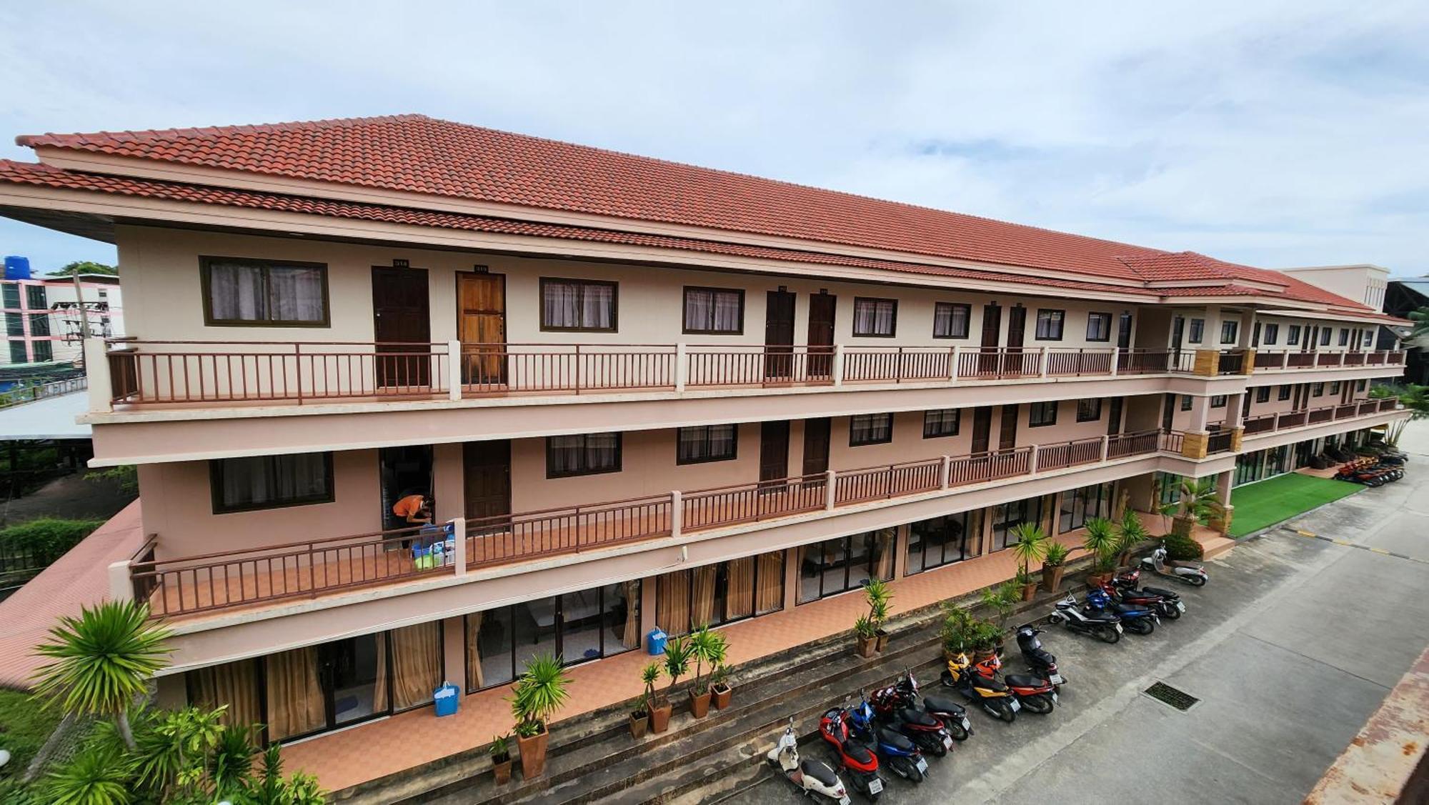 Panupong Hotel Chaweng  Bagian luar foto