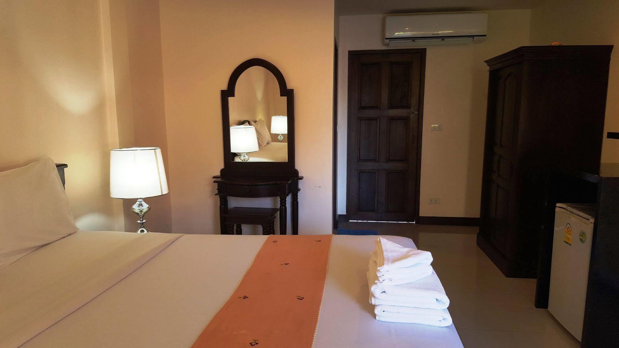 Panupong Hotel Chaweng  Bagian luar foto