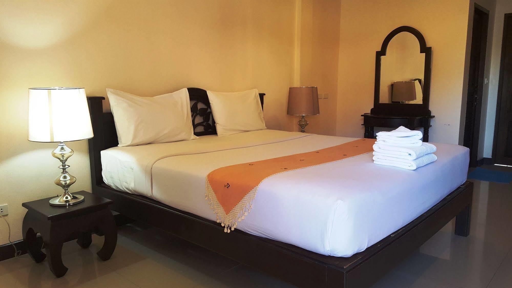 Panupong Hotel Chaweng  Bagian luar foto