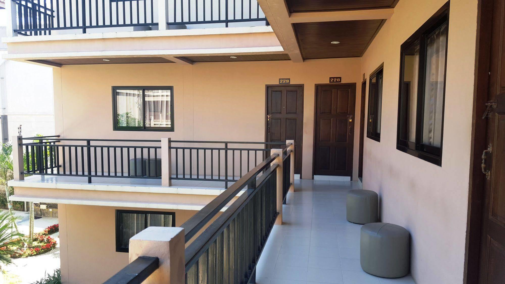 Panupong Hotel Chaweng  Bagian luar foto